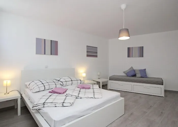 In Mit Terrasse By Interhome *