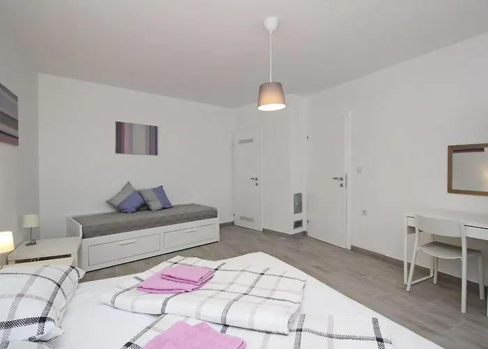 Apartament In Mit Terrasse By Interhome
