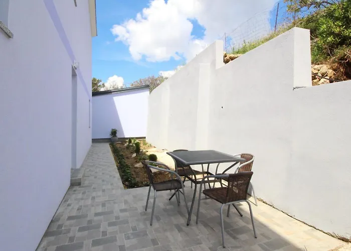 In Mit Terrasse By Interhome Apartament