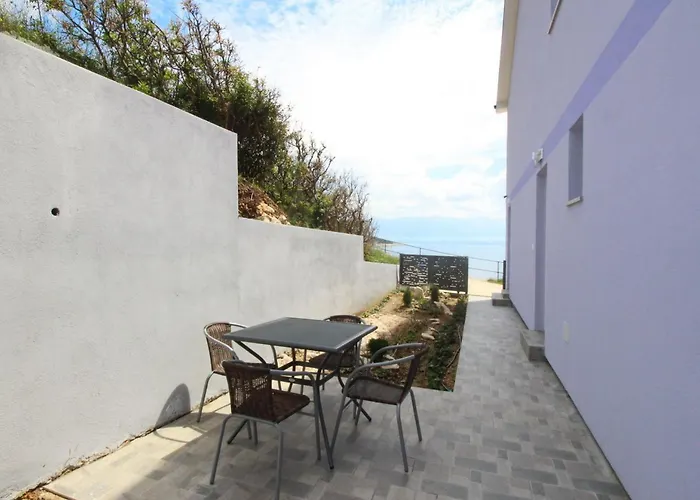 In Mit Terrasse By Interhome Apartament *