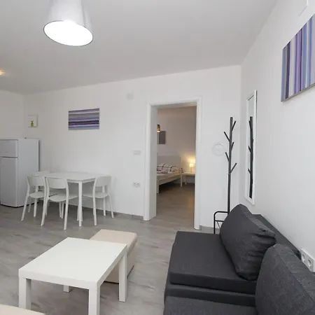 In Mit Terrasse By Interhome *