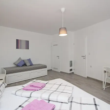 Apartament In Mit Terrasse By Interhome